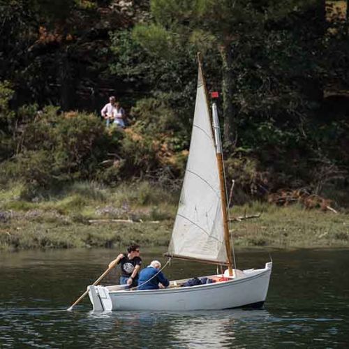Petit bateau à godille